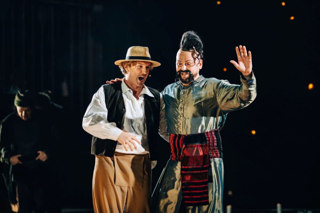 Hubert Zapiór (Kazimierz von Kawiecki) i Jerzy Butryn (Baron Mietek Ogiński) © Karpati&Zarewicz