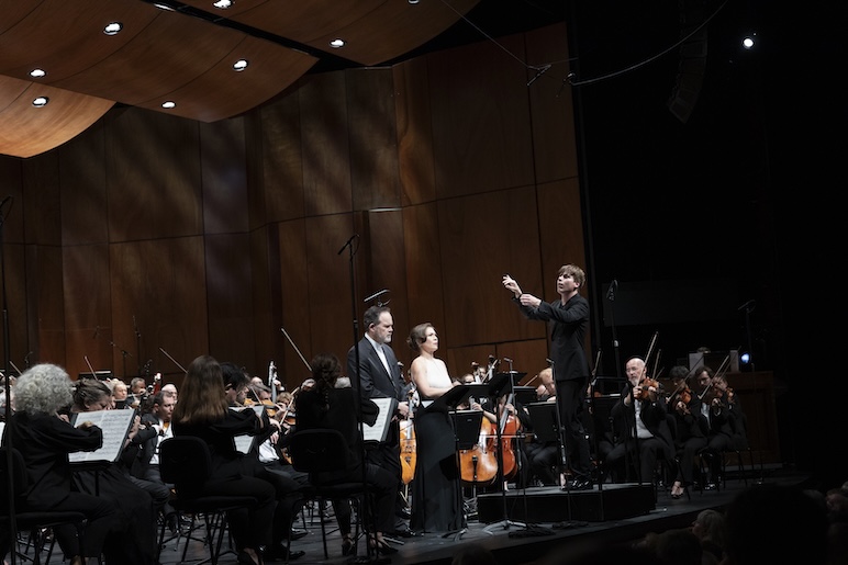 Gerald Finley (Sinobrody), Irene Roberts (Judyta), Orchestre de Paris pod batutą Klausa Mäkeli © Vincent Beaume/ Festival d'Aix-en-Provence