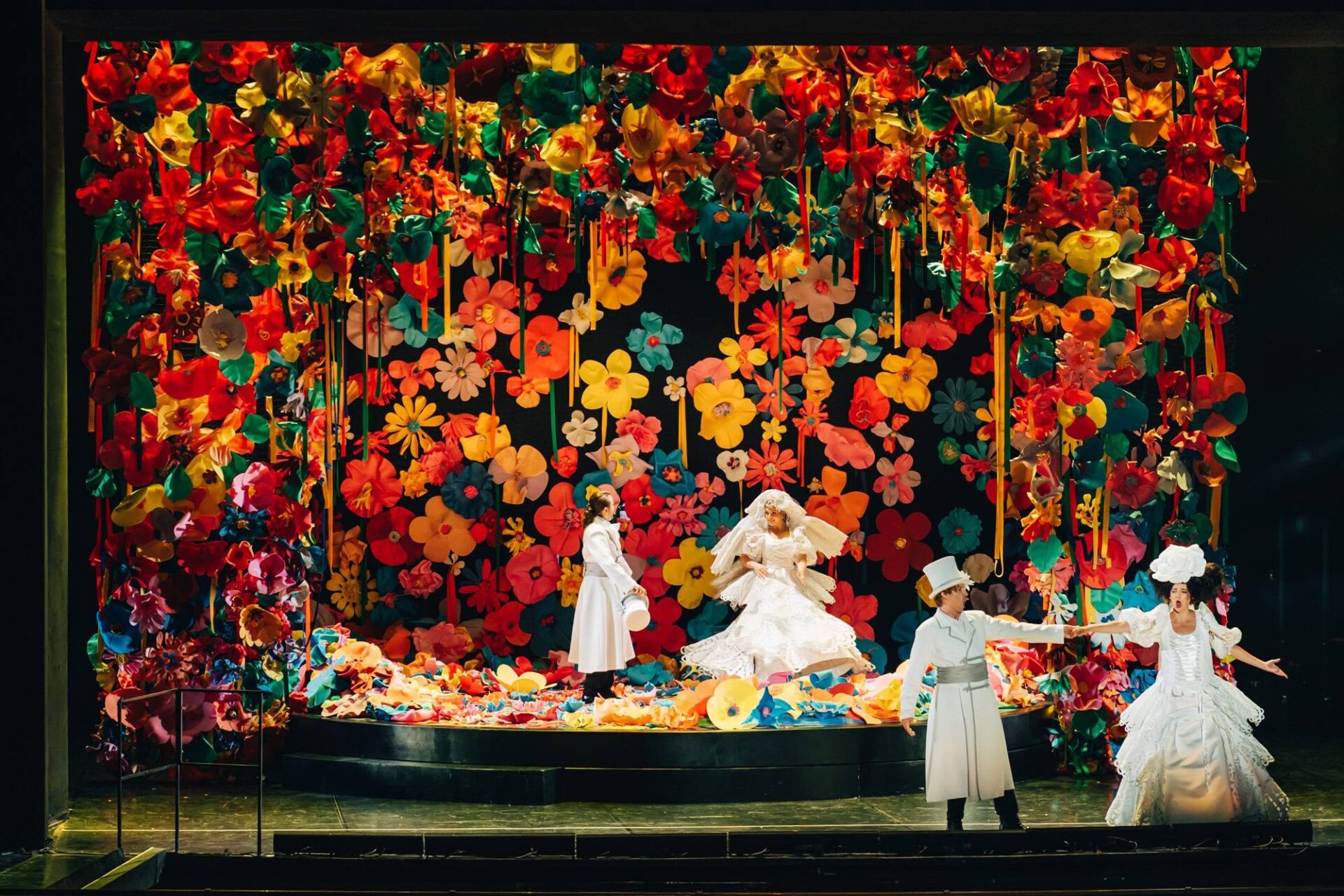 Piotr Buszewski (Bolesław), Monika Radecka (Jadzia), Hubert Zapiór (Kazio) i Marta Wiktorzak (Zuza) © Karpati&Zarewicz