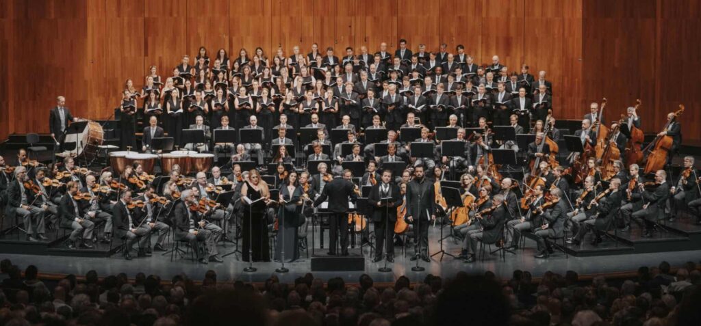 Iwona Sobotka (sopran), Marianne Crebassa (mezzosopran), Riccardo Muti (dyrygent), Michael Spyres (tenor), Maharram Huseynov (bass), Wiener Philharmoniker © Sazburger Festpiele | Marco Borrelli