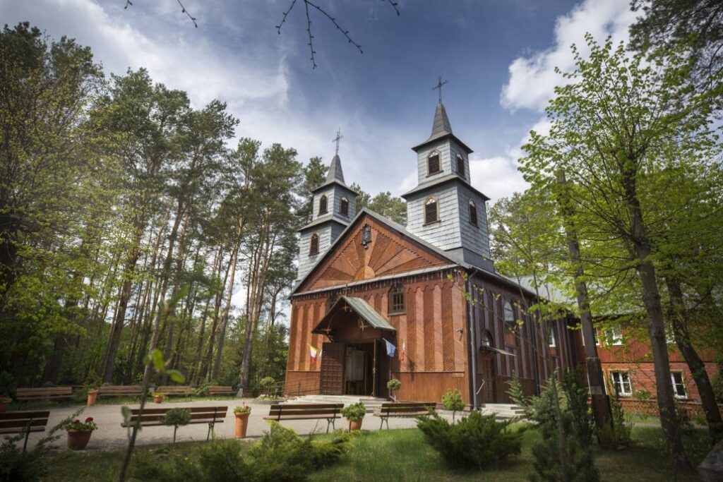 Kościół pw. św. Piotra i Pawła przy klasztorze Zakonu Braci Mniejszych Kapucynów w Serpelicach © Diecezja Drohiczyńska (www.drohiczynska.pl)