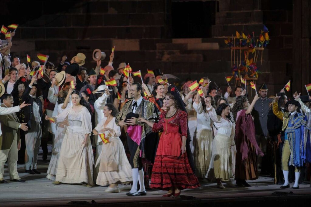 Carmen (Elīna Garanča) i Escamillo (Claudio Sgura) przed korridą © EnneviFoto