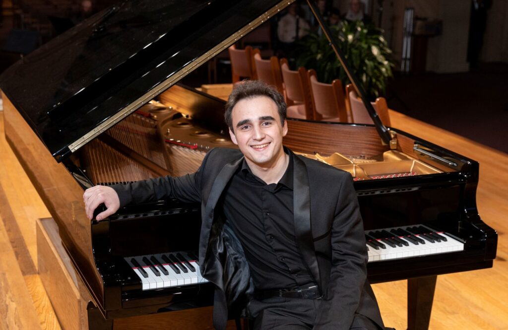 Illia Ovcharenko © Hilton Head Competition