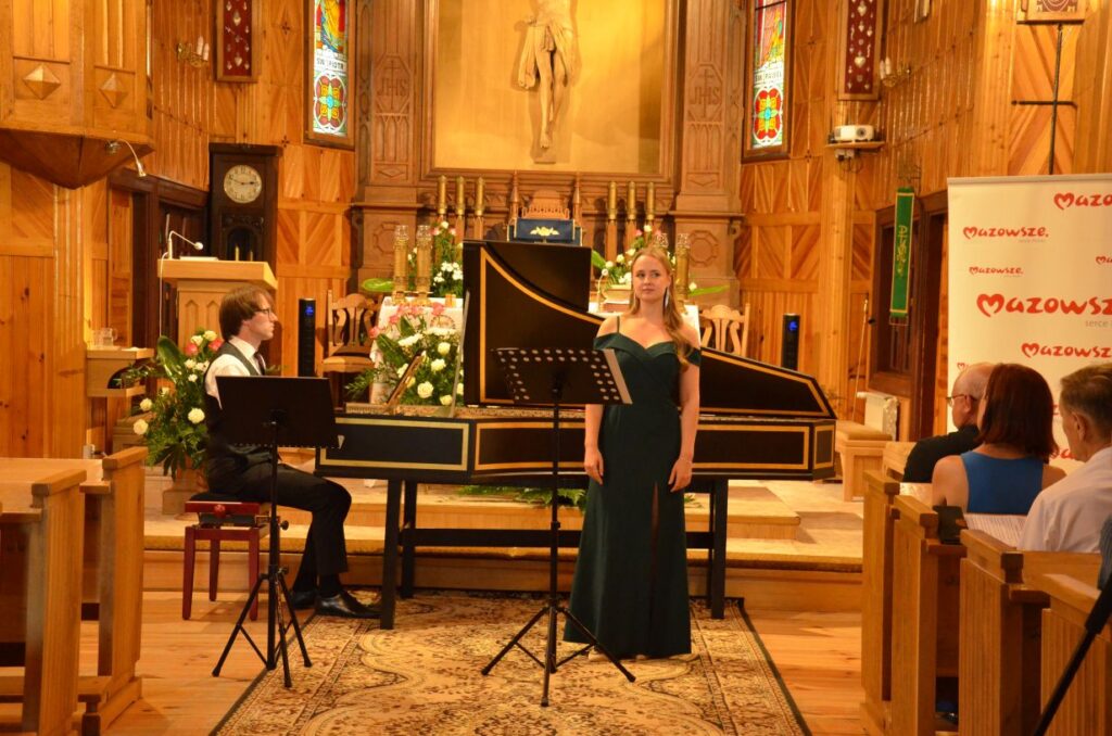 Jerzy Wardęski i Julia Pliś podczas „Anieskich Harmonii” w Serpelicach © Jakub Kosiorek