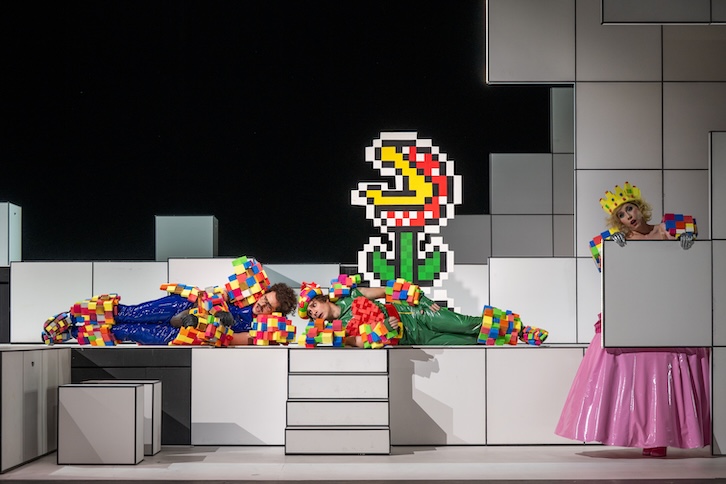 András Adamik (Ferrando), Marko Pantelić (Guglielmo), Weronika Rabek (Dorabella) © Nilz Böhme/ Theater Magdeburg