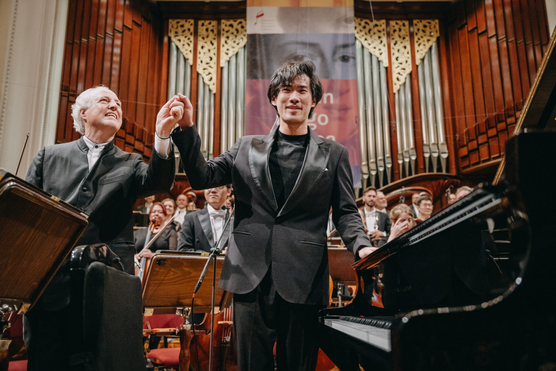 Manfred Honeck, Bruce Liu i Pittsburgh Symphony Orchestra © Wojciech Grzędziński NIFC