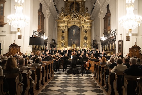 Capella Regia Polona pod kierunkiem Krzysztofa Garstki podczas inauguracji III Festiwalu „In Tempore Regum. Muzyka Czasu Królów” 2024 © Maciej Czerski/ materiały Polskiej Opery Królewskiej