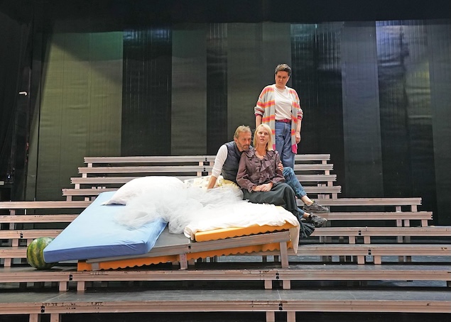 Próba do premiery nowej inscenizacji „Otella” Giuseppe Verdiego: Giorgio Madia (reżyser), Anna Wierzbicka (Desdemona), Olga Maroszek (Emilia) © Joanna Miklaszewska